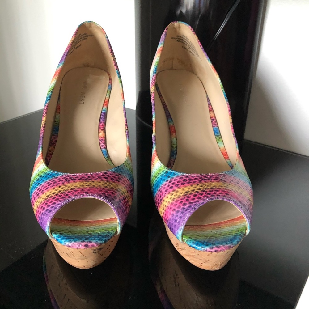 Peep toe wedge